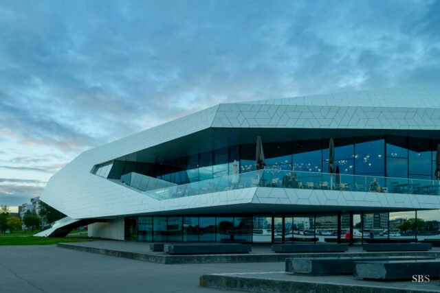 When I was in Amsterdam the other week, I took my new (to me) tilt-shift lens for a spin and headed to the EYE Filmmuseum @eye_film to get some shots in the evening light. Golden hour didn't deliver, but blue hour gave some nice light.